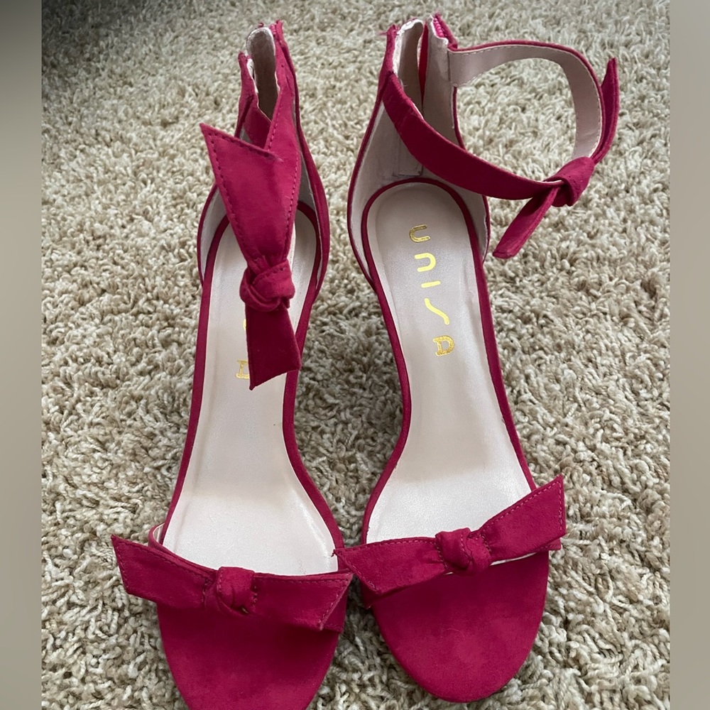 Red bow high heels